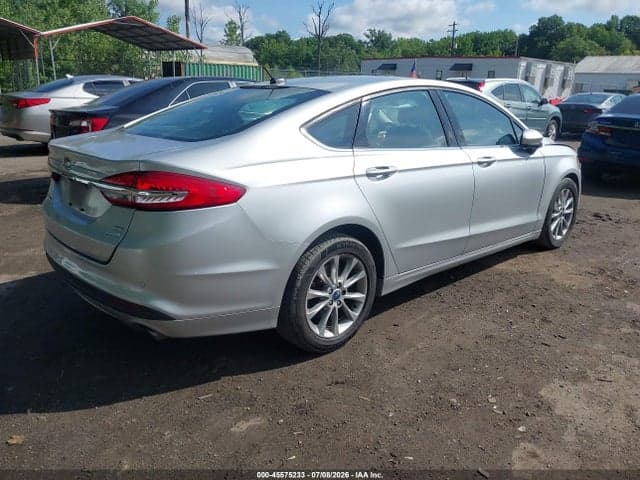 2017 FORD FUSION SE 4