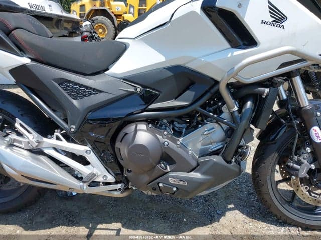 2025 HONDA NC750 XD 8