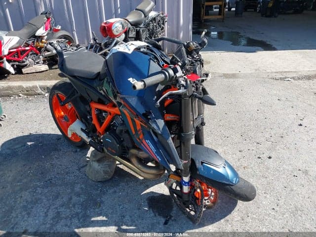 2022 KTM 1290 SUPER DUKE R