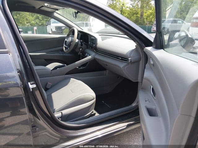2021 HYUNDAI ELANTRA SE 5
