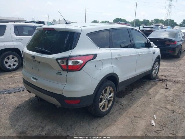 2017 FORD ESCAPE SE 4