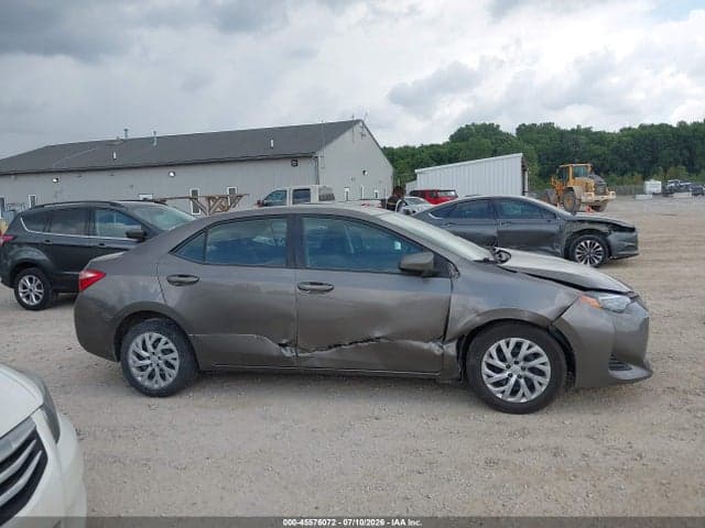 2018 TOYOTA COROLLA LE 13