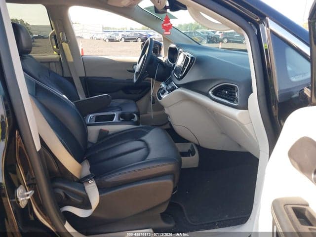 2024 CHRYSLER PACIFICA TOURING L 5