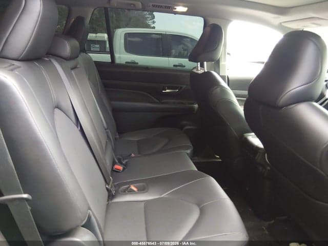 2025 TOYOTA GRAND HIGHLANDER XLE 8