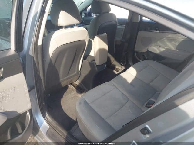 2017 HYUNDAI ELANTRA SE 8