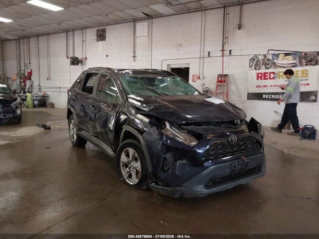 2023 TOYOTA RAV4 XLE 1