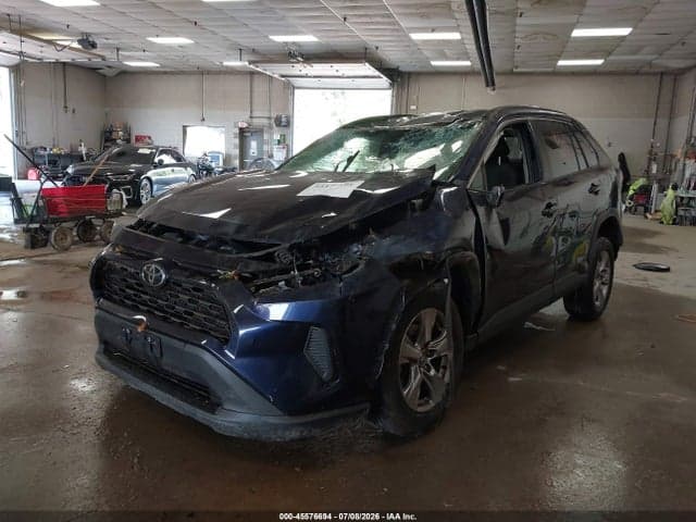 2023 TOYOTA RAV4 XLE 2