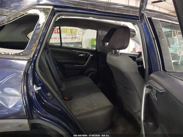 2023 TOYOTA RAV4 XLE 8
