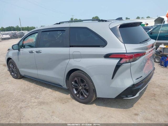 2025 TOYOTA SIENNA XSE 3