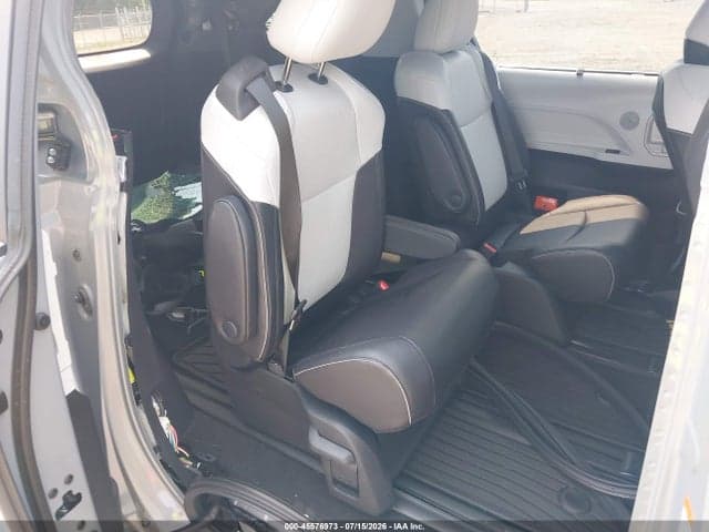 2025 TOYOTA SIENNA XSE 8