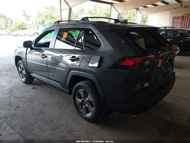 2024 TOYOTA RAV4 XLE 3