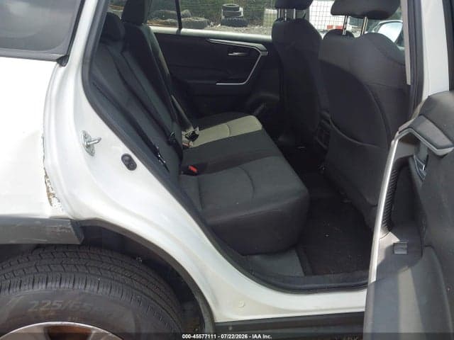 2023 TOYOTA RAV4 XLE 8