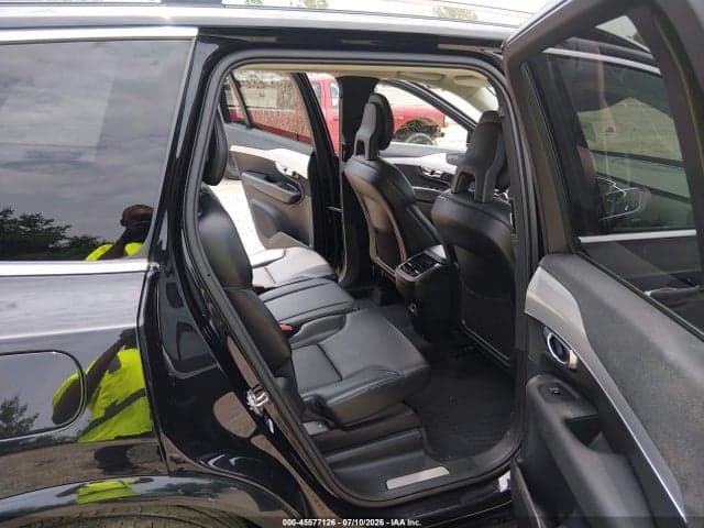 2018 VOLVO XC90 T5 MOMENTUM 8