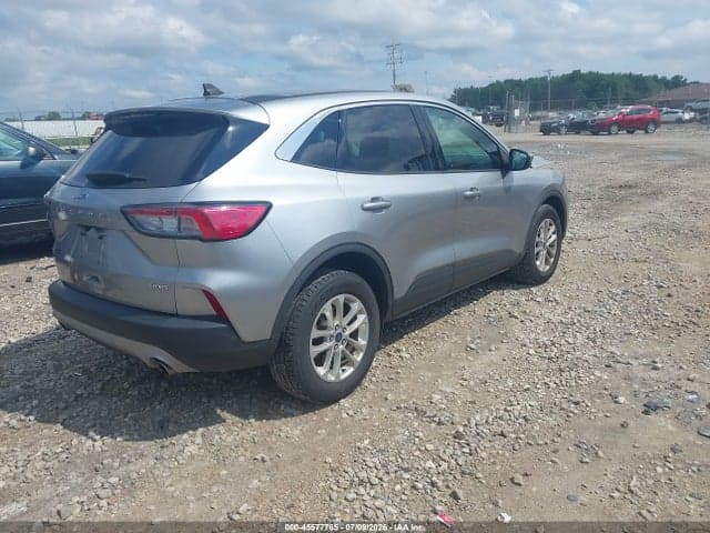2021 FORD ESCAPE SE 4