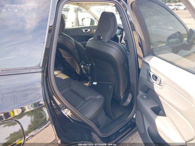 2026 VOLVO XC60 B5 ULTRA 8