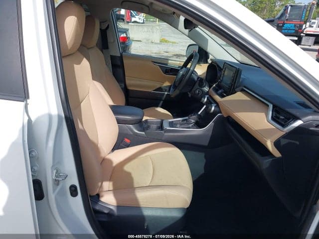 2019 TOYOTA RAV4 LE 5