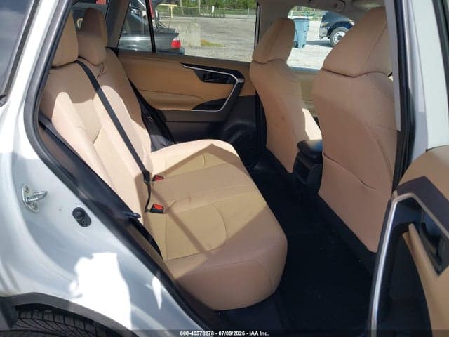2019 TOYOTA RAV4 LE 8