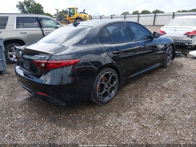 2022 ALFA ROMEO GIULIA VELOCE TI RWD 4
