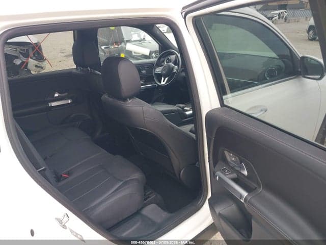 2023 MERCEDES-BENZ GLB 250 4MATIC 8