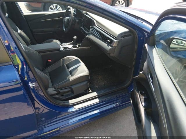 2025 TOYOTA CAMRY SE 5