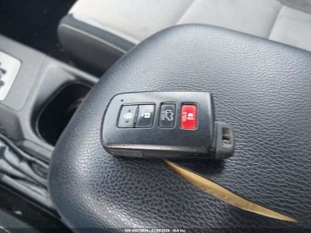 2017 TOYOTA RAV4 XLE 11