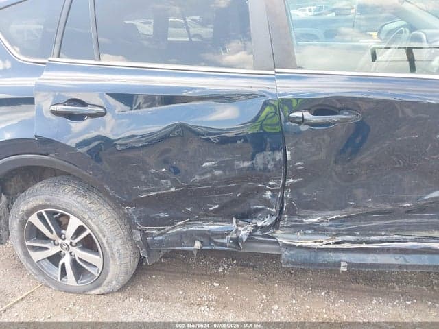 2017 TOYOTA RAV4 XLE 18