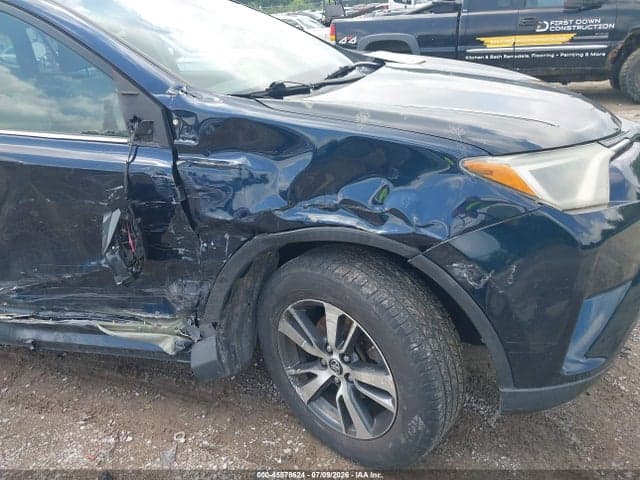 2017 TOYOTA RAV4 XLE 6