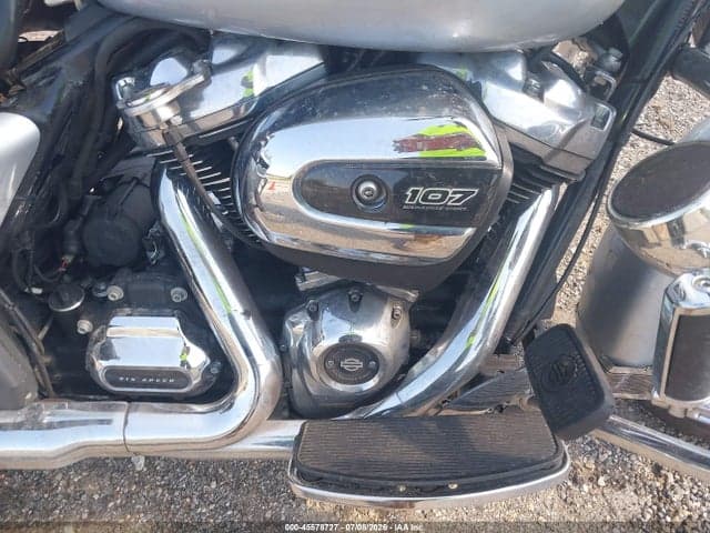 2019 HARLEY-DAVIDSON FLHR 8