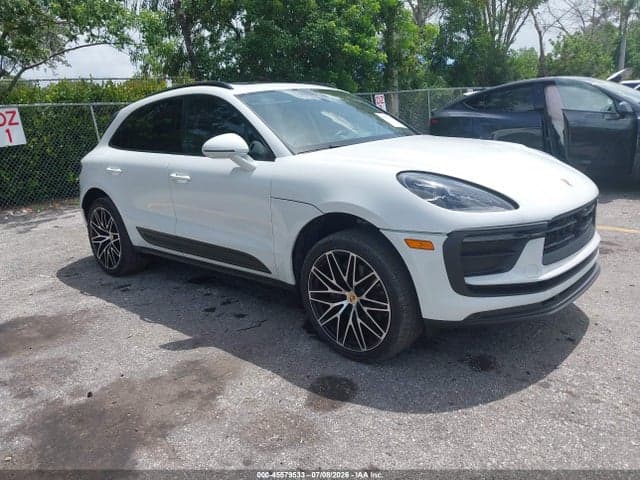 2026 PORSCHE MACAN T 1