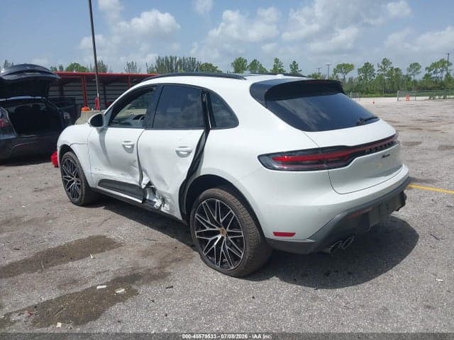 2026 PORSCHE MACAN T 3