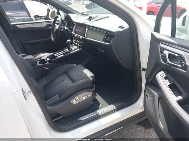 2026 PORSCHE MACAN T 5