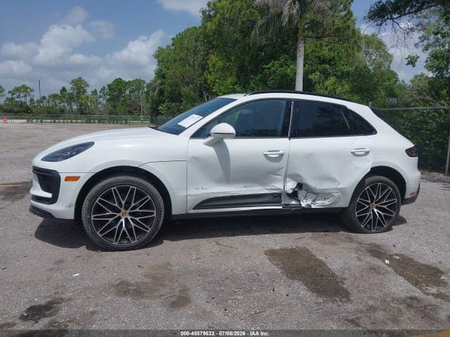 2026 PORSCHE MACAN T 6