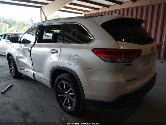 2017 TOYOTA HIGHLANDER XLE 3