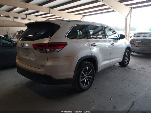 2017 TOYOTA HIGHLANDER XLE 4
