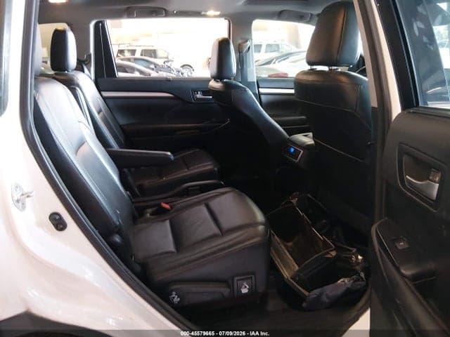 2017 TOYOTA HIGHLANDER XLE 8