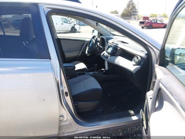2017 TOYOTA RAV4 XLE 5