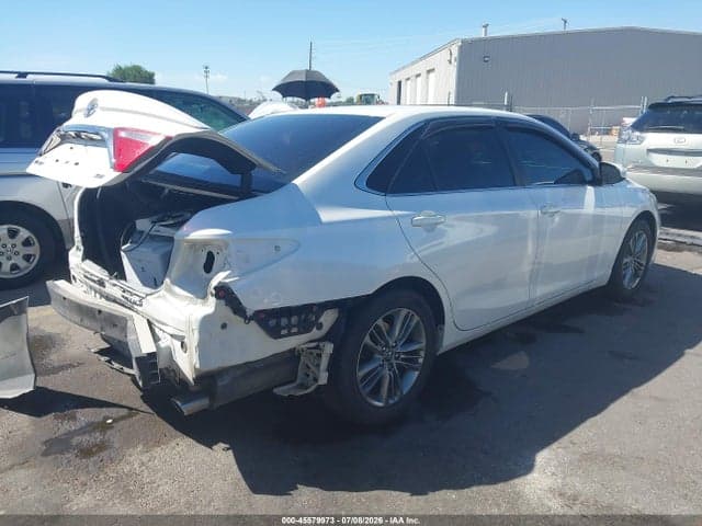 2017 TOYOTA CAMRY SE 4