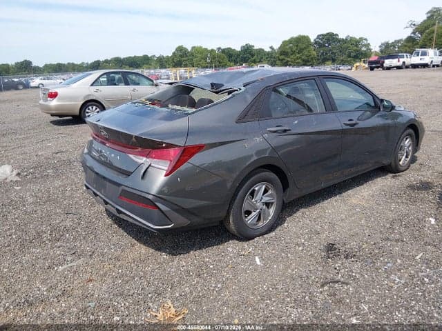 2025 HYUNDAI ELANTRA SE 4
