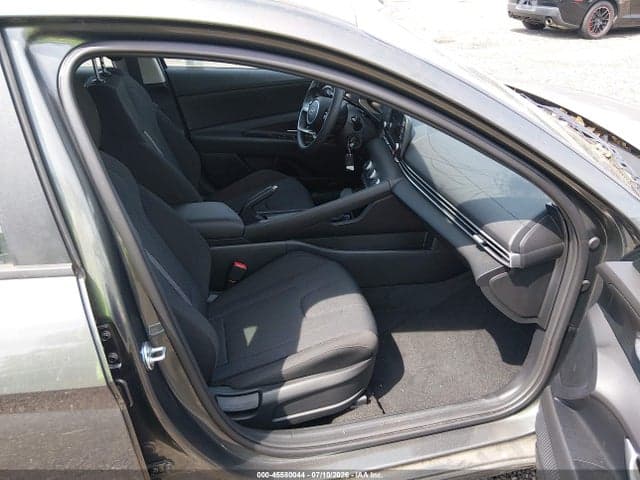 2025 HYUNDAI ELANTRA SE 5