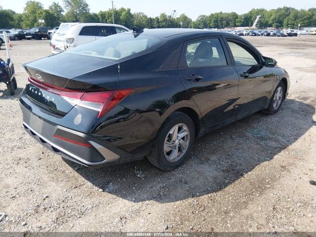 2024 HYUNDAI ELANTRA SE 4