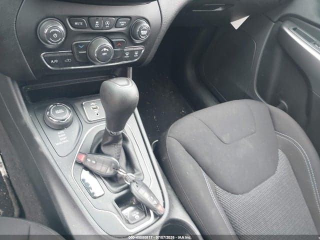2019 JEEP CHEROKEE LATITUDE 4X4 11