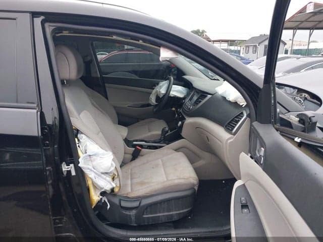 2017 HYUNDAI TUCSON SE 5