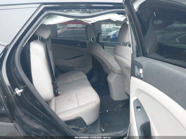 2017 HYUNDAI TUCSON SE 8