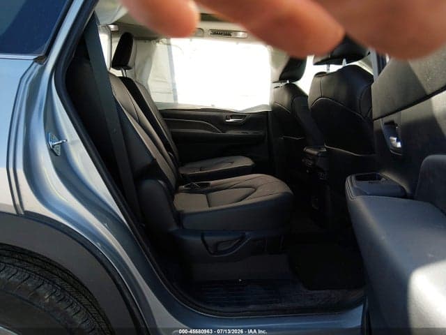 2025 TOYOTA GRAND HIGHLANDER XLE 8