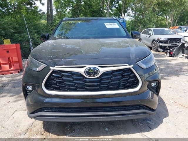 2026 TOYOTA HIGHLANDER XLE 11