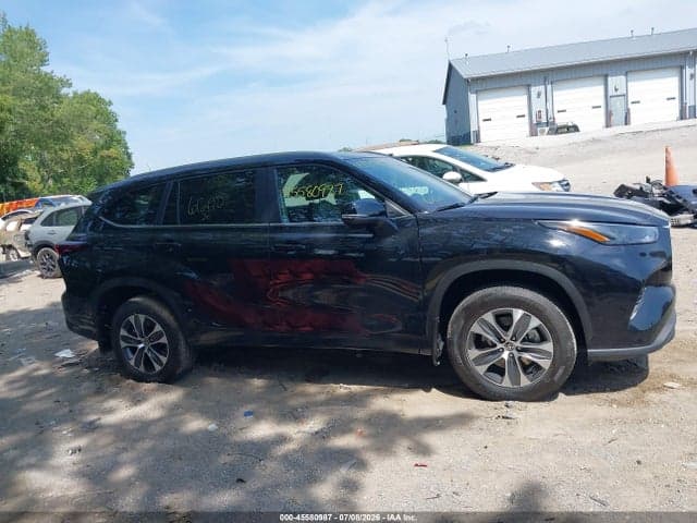 2026 TOYOTA HIGHLANDER XLE 12