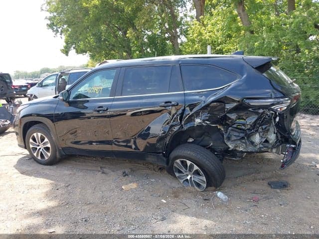 2026 TOYOTA HIGHLANDER XLE 13