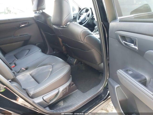 2026 TOYOTA HIGHLANDER XLE 8