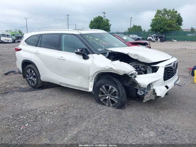 2021 TOYOTA HIGHLANDER XLE 1