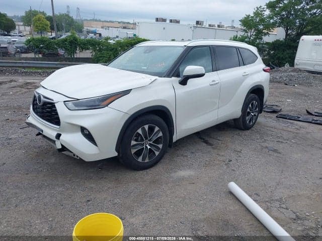 2021 TOYOTA HIGHLANDER XLE 2